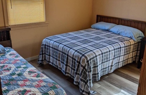 Webster House | Sportsman's Country Lodge: The Fish House