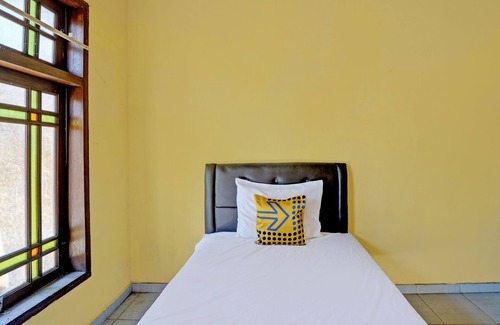 Banyuwangi Hotel | SPOT ON 92480 Iwn Homestay Syariah