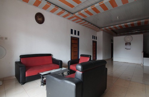 Pekanbaru Hotel | SPOT ON 93378 Lona Guest House SyariahNearScience Park Universitas Riau