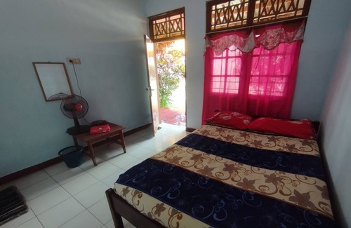 Kecamatan Narmada Hotel | SPOT ON 93640 Dannis Homestay Near Musholla Al Istiqomah Terawangan