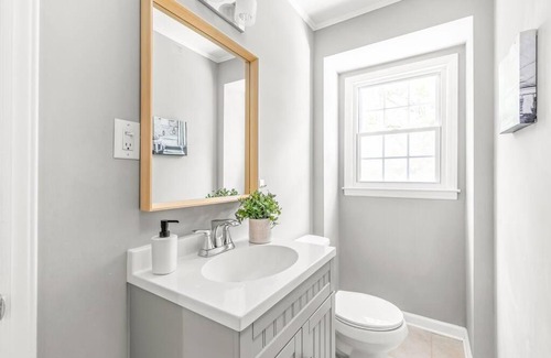 Charlotte Apartment | Spotless 4BR near CLT Uptown, Fast Wi-Fi