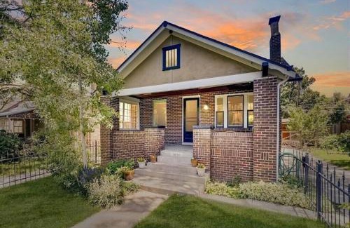 Hale House | Spotless Cozy Well Equipped Bungalow near to Hospitals, Restaurants, Bars
