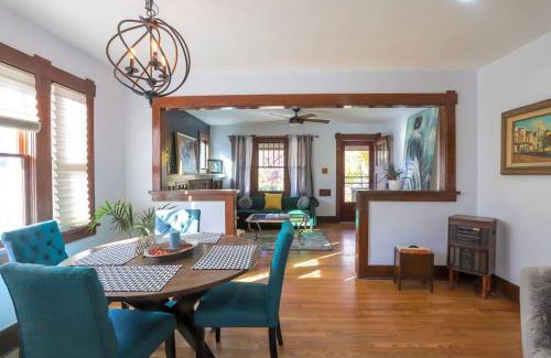 Hale House | Spotless Cozy Well Equipped Bungalow near to Hospitals, Restaurants, Bars