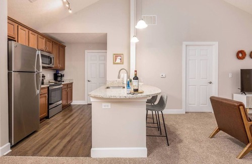 Westerville Apartment | Spotless Monthly Penthouse | 2BR + Pool + Gym