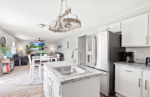 Palm Coast House | Spotless Villa! Pool Firepit-15 min to beach! Huge family Home