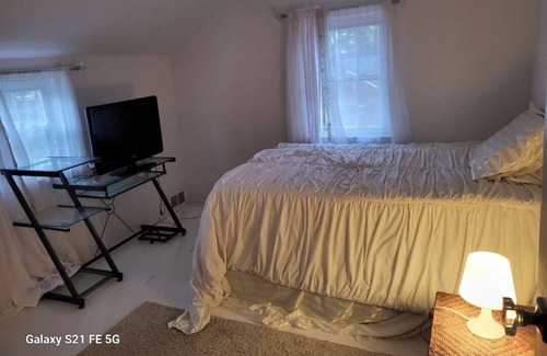 Englewood Cottage | "SPOTLESS " - Walk. No car needed.! n Non Smokers ONLY! nNYC MINUTES AWAY!n
