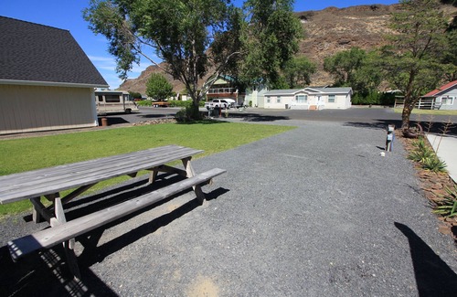 Sunland Estates RV Rental | Sprawling, full hook-up RV