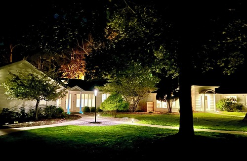 Union Pier House | Sprawling ranch + compound w private pool, sleeps 16, Union Pier Michigann