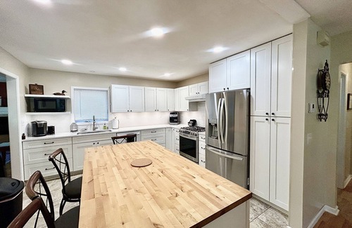 Wichita House | Sprawling ranch W/HUGE Yard, Patio, & W/D