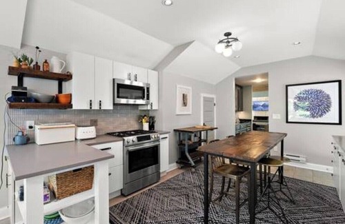 Union Pier House | Sprawling ranch w private pool, sleeps 16, all 5 Star ratings!