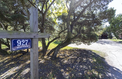 Wanchese House | Sprawling Waterfront Estate on The Outer Banks of North Carolina. Sleeps 12n