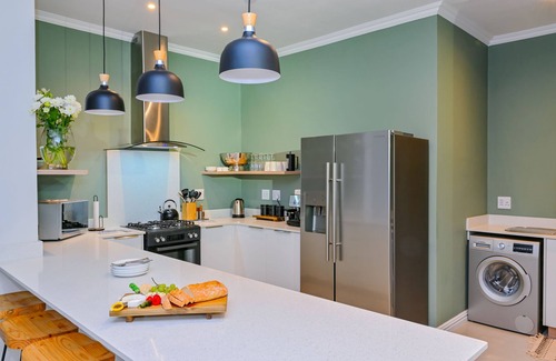 Bloubergstrand Villa | Spray Villa - Tranquil oasis with hot tub and pool only 500m from the beach!