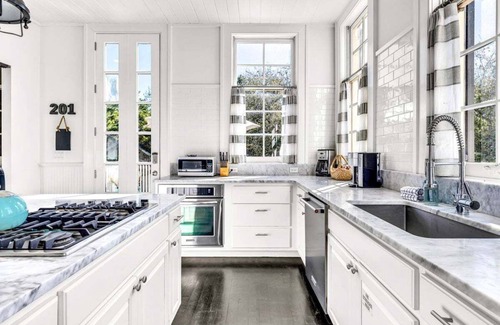 Cottage District Condo | Spring Break Promo! Seaside, Beach Access & Bikes! Rooftop Views