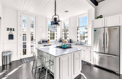 Cottage District Condo | Spring Break Promo! Seaside, Beach Access & Bikes! Rooftop Views