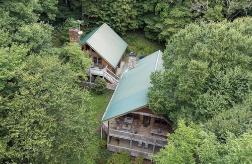 Wolf Laurel House | Spring Brook Mountain Retreat + Hot Tub +Sauna+ Fire Pit