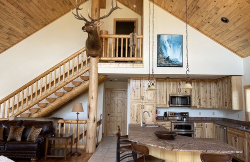 Clyde Park Cabin | Spring Creek Lodge near Yellowstone National Park
