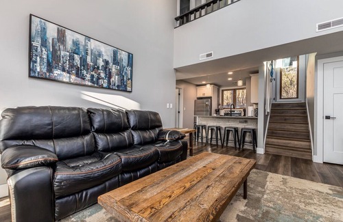 The Galena Territory Condo | Spring Creek Sanctuary 2BR Villa – Fireplace, Deck & Owners’ Club Access