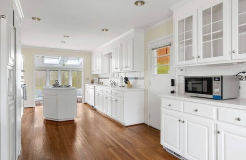 Forest Acres House | Spring Lake Overlook | Mins to Fort Jackson