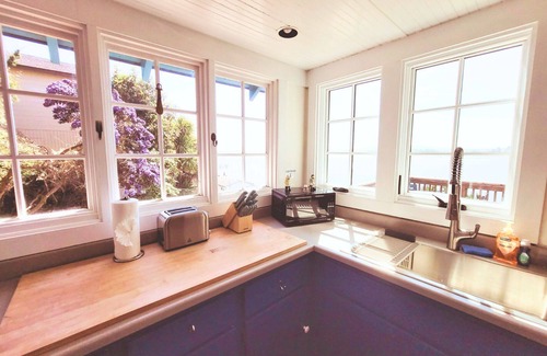 Bodega Bay Cottage | Spring Lily! Amazing View! Hot Tub! Serene house & WiFi in beautiful Bodega Bay