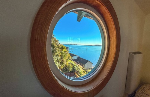 Old Town House | Spring Lily Cottage!Huge Views of Bodega Harbor!HotTub/Firetable/WiFi/Pup ok!