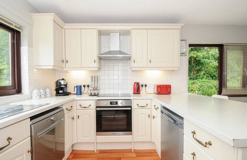 Bude Cottage | SPRING LODGE, pet friendly, country holiday cottage in Kilkhampton