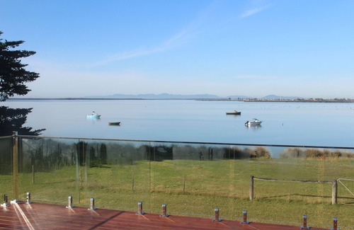 Robertsons Beach Cabin | Spring promotion 8% off for October bookings. Contact us for details.