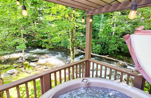 Topton House | Spring Ridge Yurt - Creekside Glamping w/Private Hot Tub