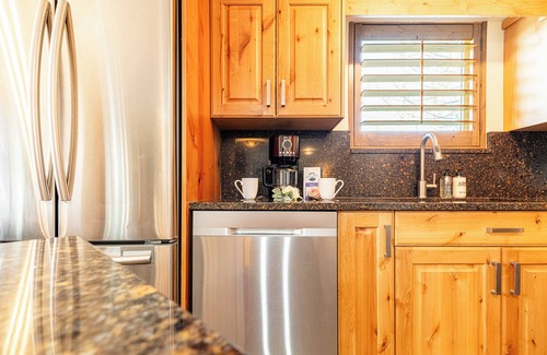 Park City Condo | Spring Skiing + Hot Tub Across from Deer Valley East!
