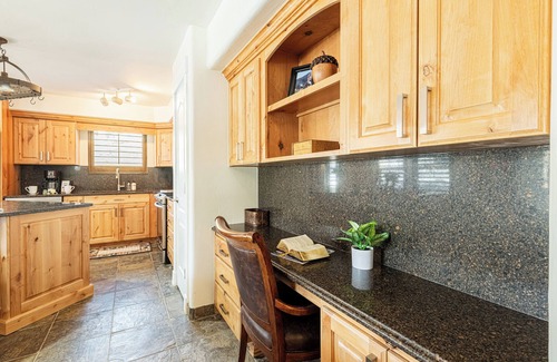 Park City Condo | Spring Skiing + Hot Tub Across from Deer Valley East!