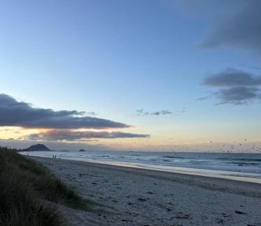 Papamoa Beach House | Spring Special, Studio on Hugoway, Papamoa Beach