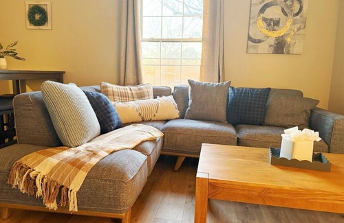 Evansville Apartment | Spring Street Suite D