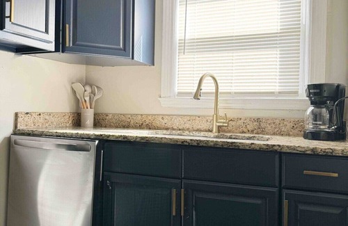 Evansville Apartment | Spring Street Suites A/Stylish 3BD/1BA Apt