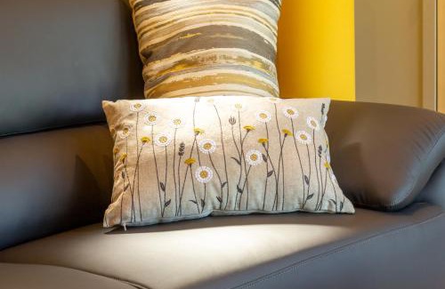 Cowan Bridge Apartment | Spring Wood Luxury Pod with Hot Tub at Fell View Park Kirkby Lonsdale