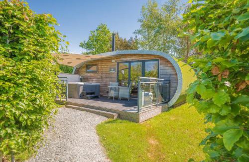 Cowan Bridge Apartment | Spring Wood Luxury Pod with Hot Tub at Fell View Park Kirkby Lonsdale