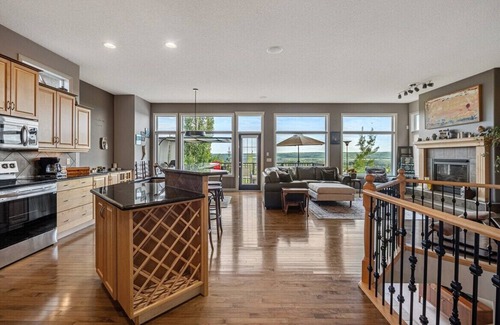 Springbank Hill House | Springbluff Serenity with Panoramic Views