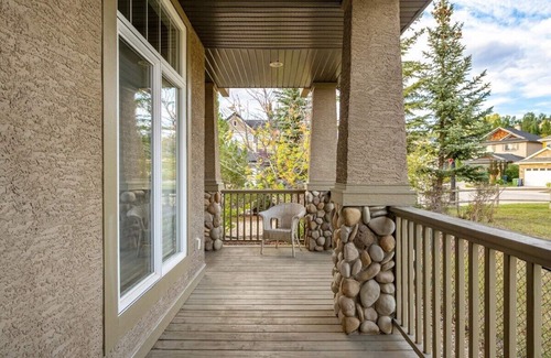 Springbank Hill House | Springbluff Serenity with Panoramic Views
