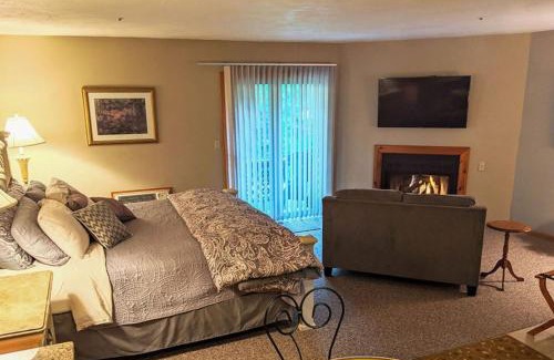 Prudenville House | Springbrook Inn East Room