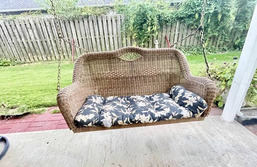 Springdale House | Springdale gem, centrally located, covered patio
