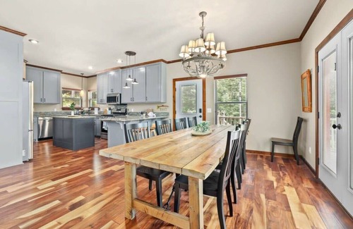 Springdale House | Springdale Lake Home | Perfect for Groups