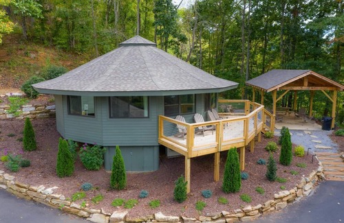 Canton Cottage | Springdale Treehouse Lodging 1