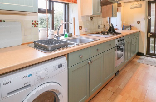 Westleigh Cottage | SPRINGFIELD COTTAGE, family friendly, with a garden in Bideford