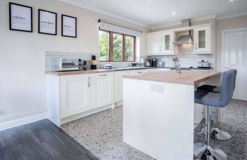 Narberth House | Springfield Lodge - 3 Bedroom Home - Princes Gate