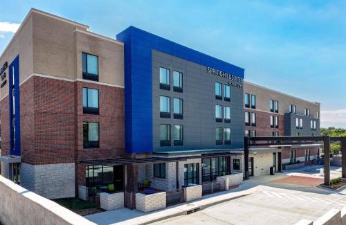 West Plaza Hotel | SpringHill Suites by Marriott Kansas City Plaza