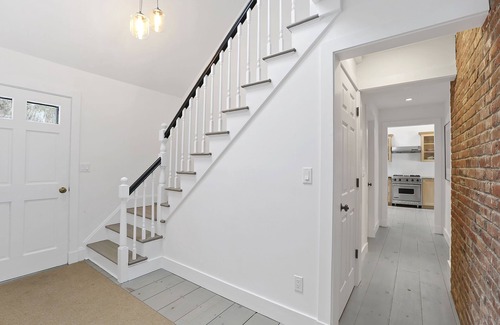 Clearwater Beach House | Springs Chic, Steps from private Gardiners Bay beach!