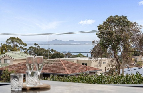 Clifton Springs Apartment | Springs Getaway- Bayviews, 3 bedroom, close to boat ramp, Family Friendly, Aircon, WIFI
