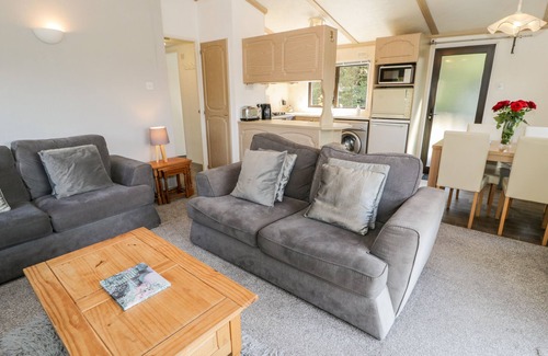 Rhyd-y-foel Cottage | SPRINGTIME LODGE, pet friendly, with a garden in Rhyd-Y-Foel