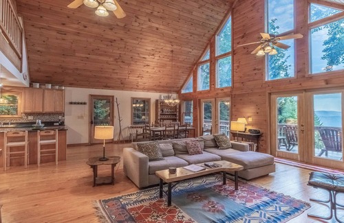 Sylva House | Spruce Patch - Mountain Cabin with Stunning Views and a Hot Tub!