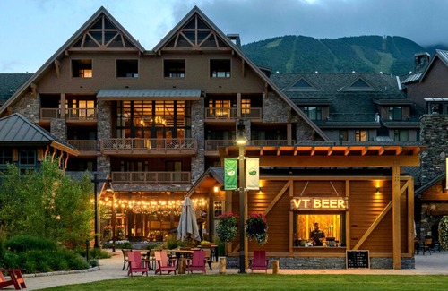 Stowe Area House | SPRUCE PEAK TREEHOUSE | 2 BED w/BOUNUS BEDROOM | STEPS TO THE LIFTS | MOUNTAIN VIEWS