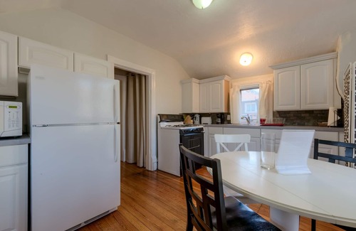Mapleton Hill Apartment | Spruce Street hideaway