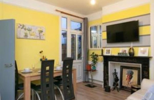 Birmingham Villa | SPS Homes. Spacious and cosy house close to city centre